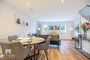 Lounge/Diner- click for photo gallery